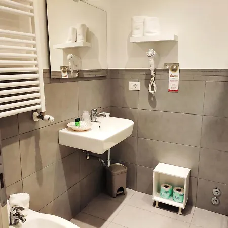 罗马万堂旅馆 招待所 4*