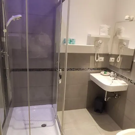 罗马万堂旅馆 招待所