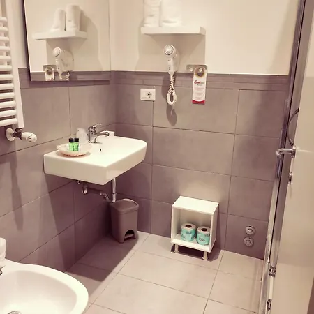 ゲストハウス Onetime ローマ